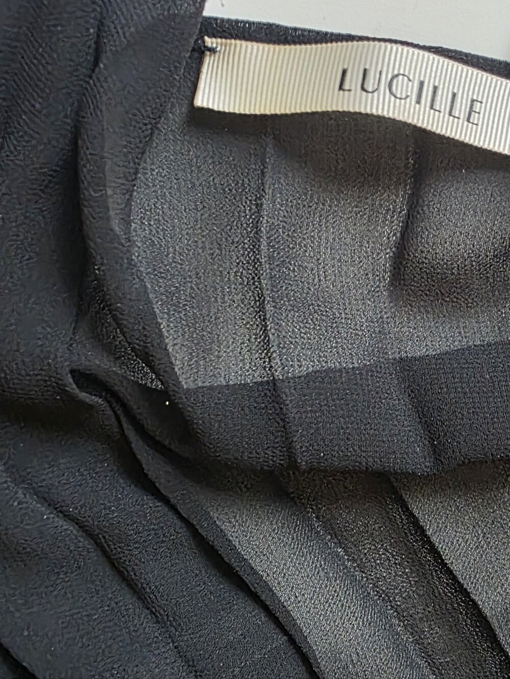 Black Tie-Front Pleated Cropped Top - Women's - Picture 4 of 7